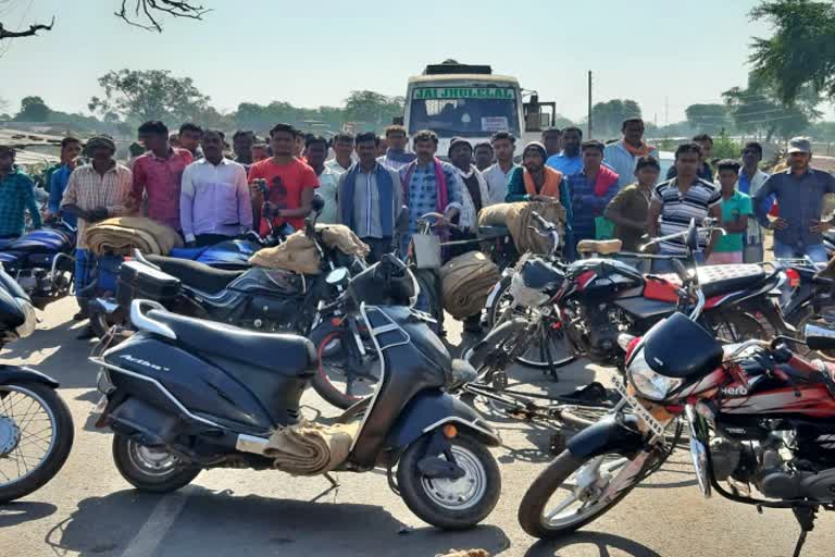 farmers blocked traffic due paddy purchasing in Bemetra