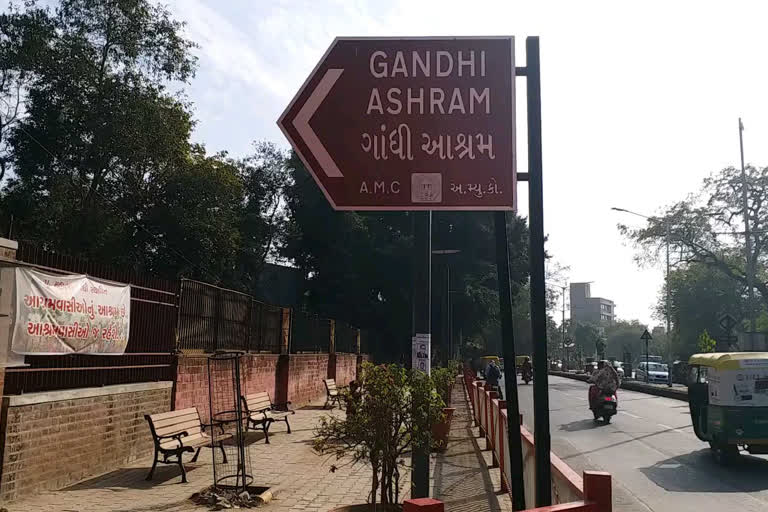 Donald Trump visit to India  Gandhi Ashram  Sabarmati  Trump and Modi meet  Indo-US bilateral talks  ട്രംപിന്‍റെ സബര്‍മതി ആശ്രമം  ഡൊണാള്‍ഡ് ട്രംപ്  അമേരിക്കന്‍ പ്രസിഡന്‍റിന്‍റെ ഇന്ത്യ സന്ദര്‍ശനം