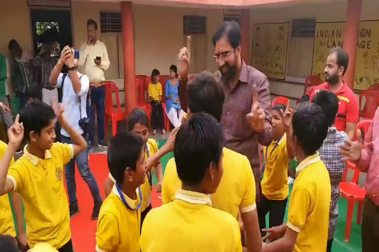 MLA dances with silent deaf students