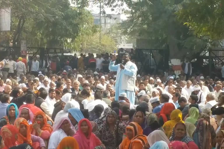 Priyanka Gandhi will reach Noida to support farmers