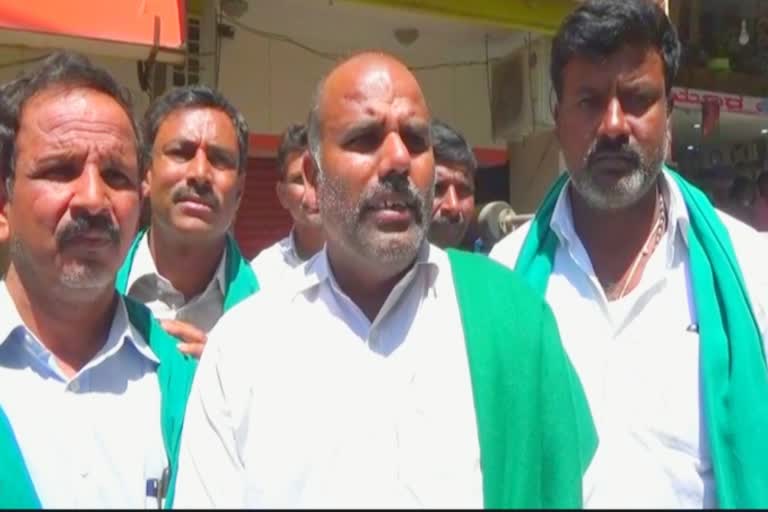 Sugarcane Growers Association protest in Chamarajanagar