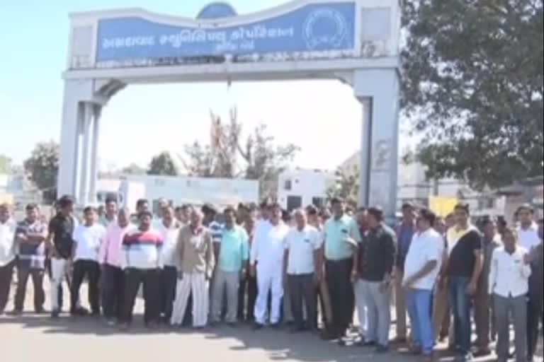 Motera villagers protest against gujarat government