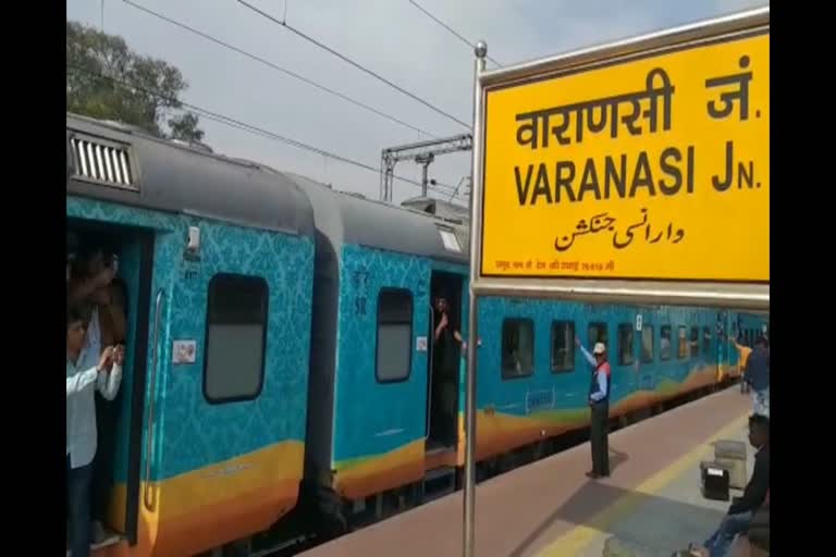 Kashi Mahakal Express gets green signal from varanasi Cantt railway station