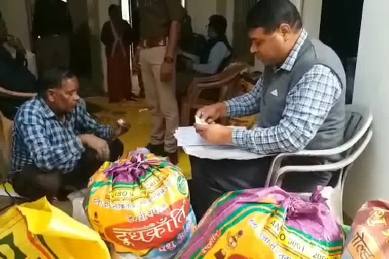 गुटखा फैक्ट्री पर छापेमारी