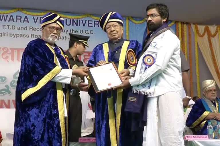 governor attended sv vedic versity convocation