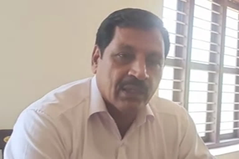 House construction did not resume; Panchayat president lodges complaint against District Building Center  ഭവന നിര്‍മാണം പുനരാരംഭിച്ചില്ല; ജില്ലാ നിര്‍മിതി കേന്ദ്രത്തിെതിരെ പരാതി നല്‍കി പഞ്ചായത്ത് പ്രസിഡന്‍റ്  House construction  District Building Center  Panchayat president  മലപ്പുറം  കണ്ണംകുണ്ട് ട്രൈബൽ വില്ലേജ് ഭവന നിർമാണം