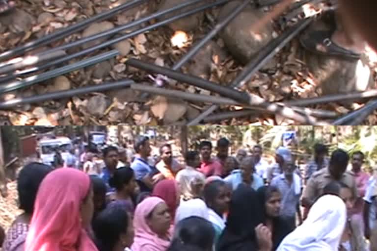 Huge protests against forest officials in Pookkottumpadam for cutting drinking water pipes  Pookkottumpadam  cutting drinking water pipes  പൂക്കോട്ടുംപാടം  പൂക്കോട്ടുംപാടത്ത് വനപാലകര്‍ കുടിവെള്ള പൈപ്പുകള്‍ മുറിച്ചതില്‍ വന്‍ പ്രതിഷേധം