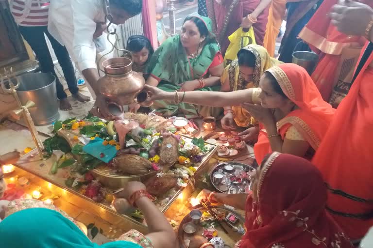 Crowd of devotees gathered on Mahashivratri in Khargone