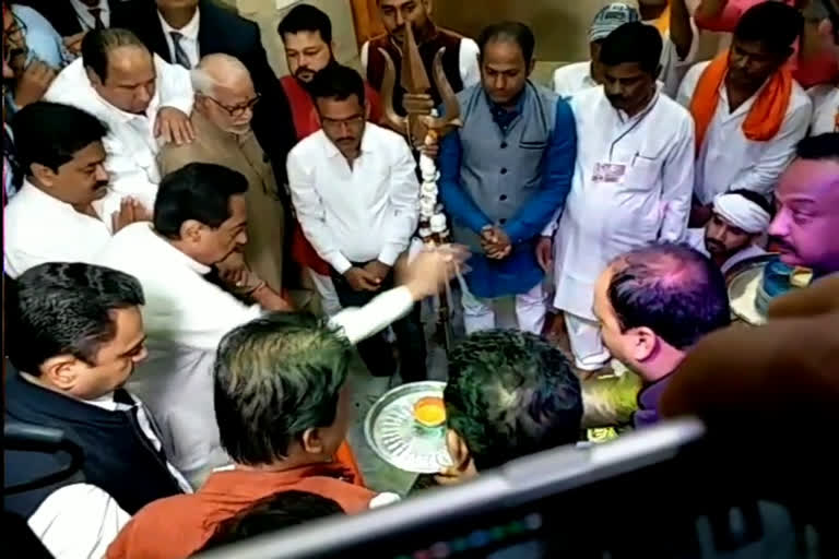 Chief minister Kamal Nath worshiped at Palaleshwar Shiva temple