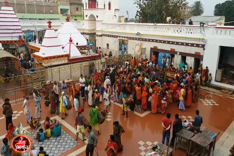 Massive crowd of devotees gathered in Basukinath temple in dumka