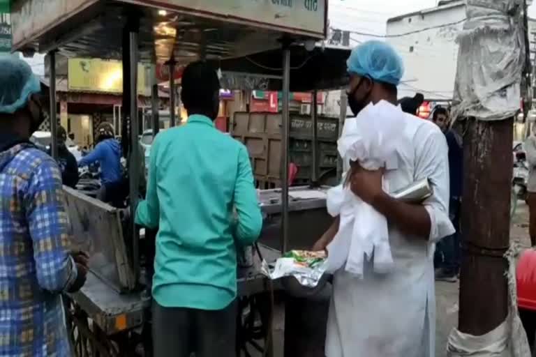 Food inspector tightens over street vendors