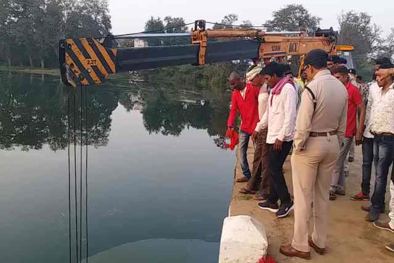 CAR FALL IN RIVER