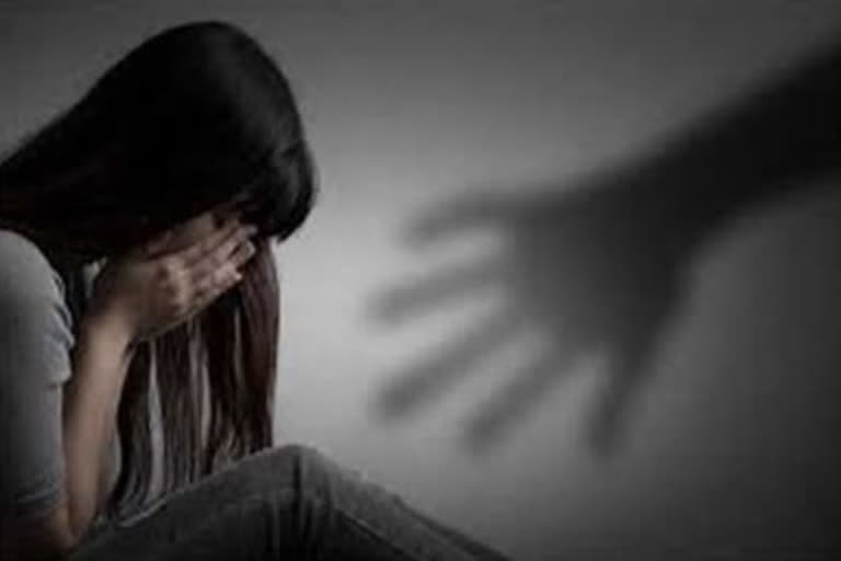 Father arrested for raping teenage daughter