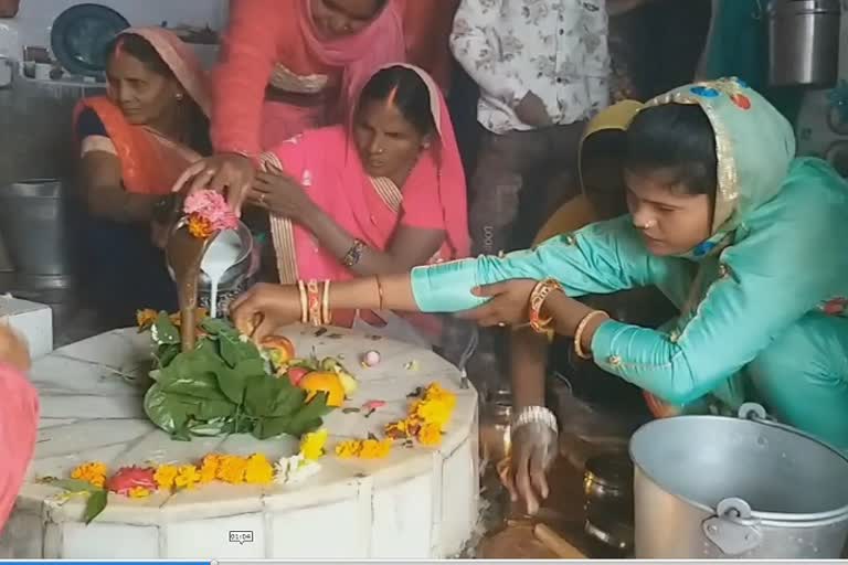 Shiva temple worshiped by Lord Shiva at Shivrati on the occasion of Shivrati, three hundred years old.