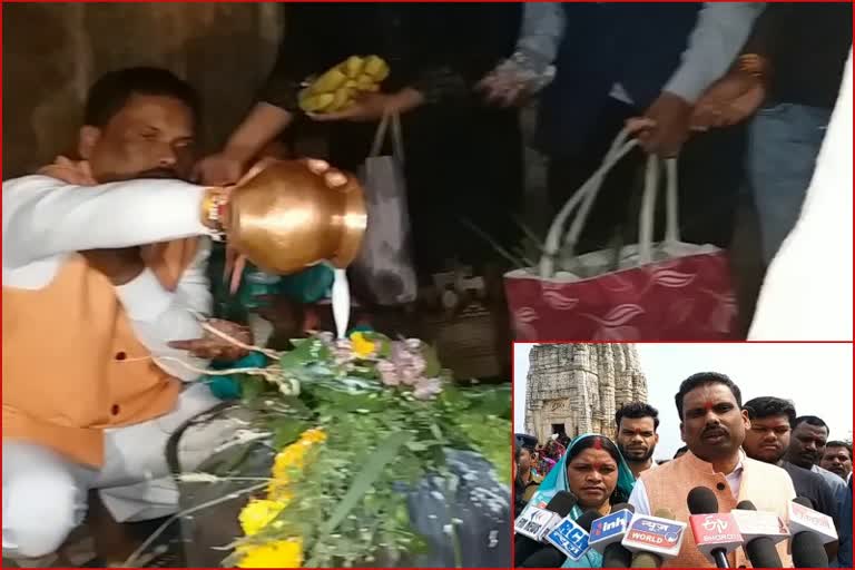 Minister Omkar Singh Markam reached Debt Mukteshwar temple family