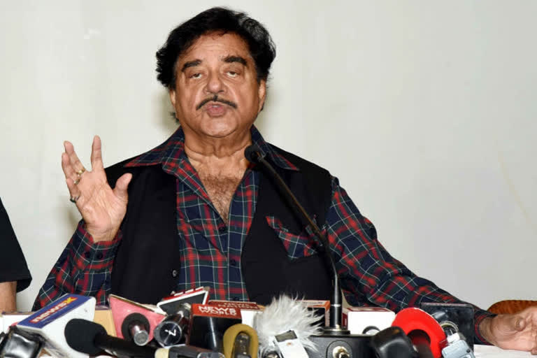 Shatrughan Sinha attends Pak wedding, draws social media ire