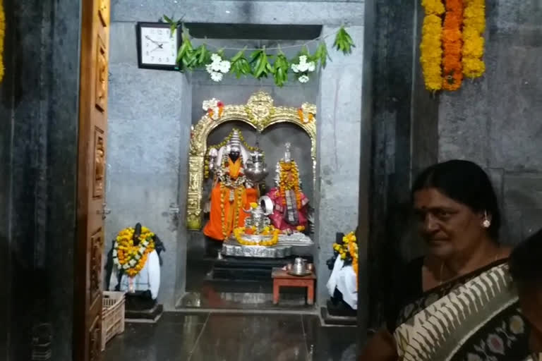 rush of devotees in Kumkumeshwara Shiva Temple in Warangal Parakala