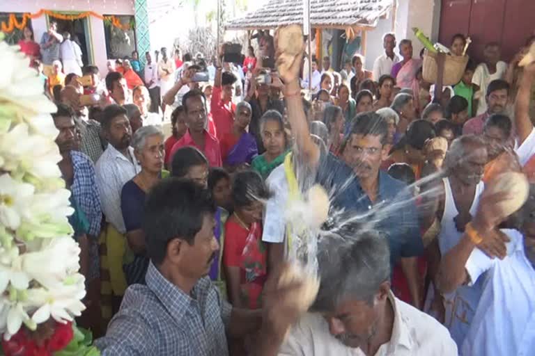 அய்யம்பாளையம் திருவிழா  பவானிசாகர் திருவிழா  erode ayyampalayam  siva rathiri festival  தலையில் தேங்காய் உடைக்கும் விழா