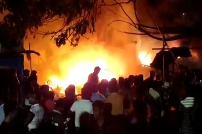 The old ironclad fire accident in near to salem junction area  salem fire accident  சேலம் தீ விபத்து  சோளம்பள்ளம் இரும்புக்கடையில் தீ விபத்து