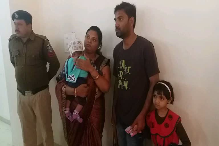 trader-of-missing-maheshwar-with-family-found-in-tirupati-in-harda