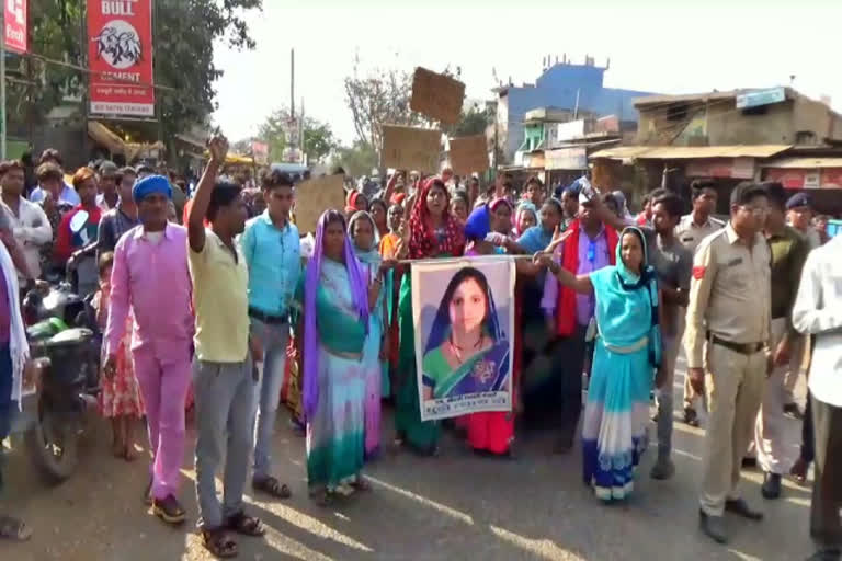 Villagers protest against the demand to hang accused in baloda bazar