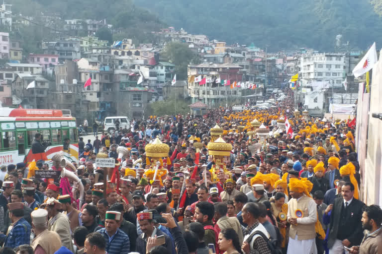 cm jairam thakur in International Shivaratri Festival, देवताओं का नजराना और बजंतरियों का मानदेय 10 प्रतिशत बढ़ाया, अंतरराष्ट्रीय शिवरात्रि महोत्सव में पहुंचे मुख्यमंत्री जयराम ठाकुर