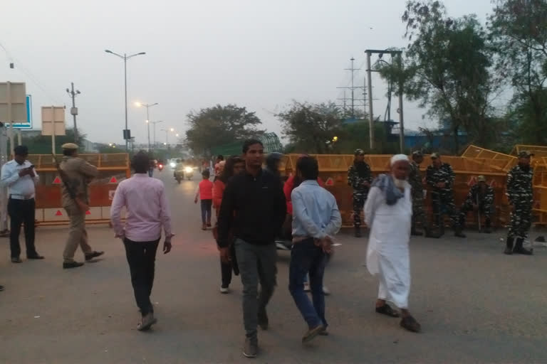 shaheen bagh way to Noida open