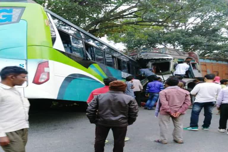 Road accident in Lohardaga, Lohardaga Police, Kudu Police Station Lohardaga, Rims, लोहरदगा में सड़क हादसा, लोहरदगा पुलिस, कुड़ू थाना लोहरदगा, रिम्स