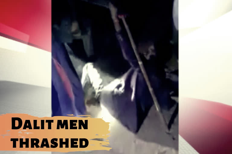 Dalit men thrashed  Dalit beaten in Jaisalmer  Jaisalmer news  Rajasthan  ദലിത് യുവാക്കൾക്ക് മർദനം  കന്നുകാലികളെ മോഷ്ടിക്കാൻ പദ്ധതിയിട്ടെന്ന് ആരോപണം; ദലിത് യുവാക്കൾക്ക് മർദനം  രാജസ്ഥാനിൽ ആൾക്കൂട്ട മർദനം