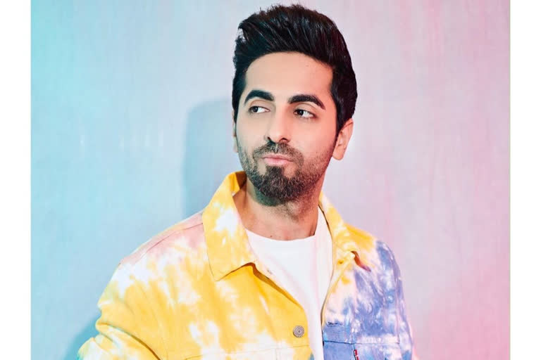 Ayushmann Khurrana got money from passengers for singing songs