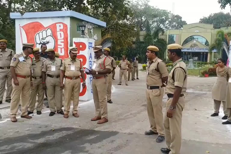 A huge bandh of police is set to visit Vice President Venkaiah Naidu in Warangal