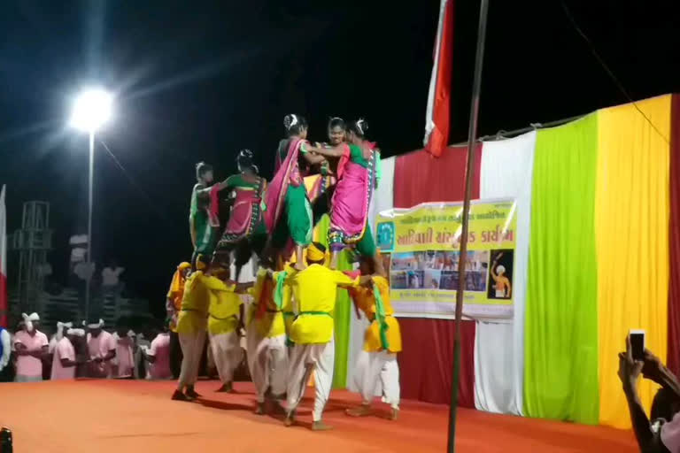 A grand tribal cultural program was organized at Baripada village in Dang district