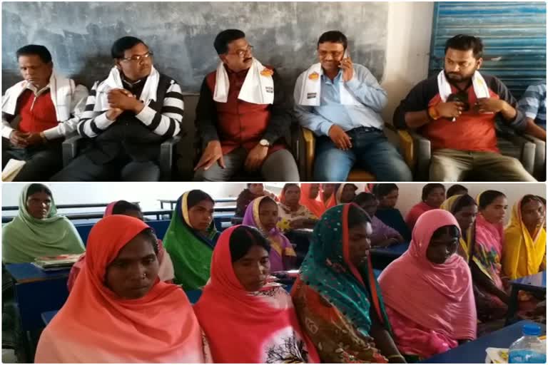 Shashikant Mandal distributed material among school children in latehar