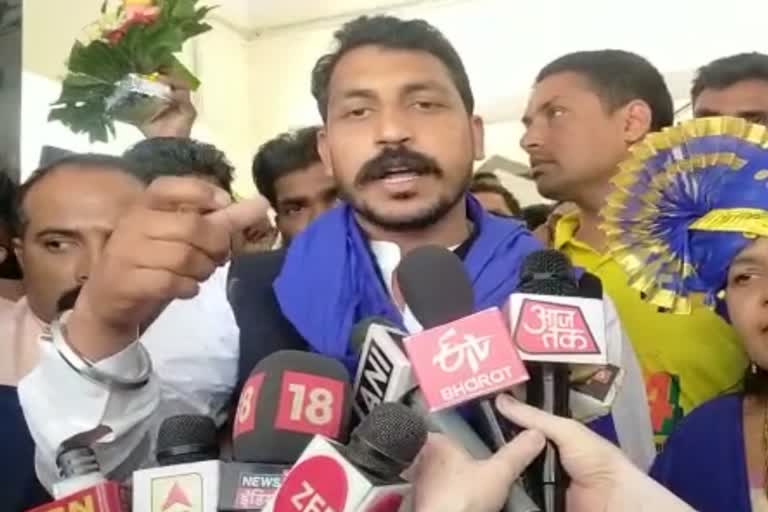 ''सरकार नागरिकांपेक्षा मोठं नाही, एनआरसी मागे घ्यावा लागेल''