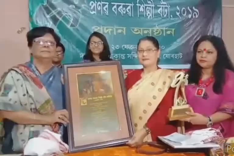 Clay artist Saleha Ahmed achived the Pranab Baruah artist award 2019