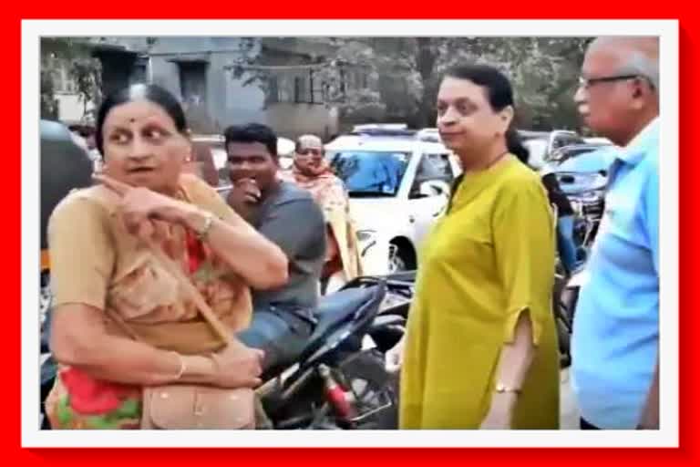 woman scolds footpath bike rider in pune