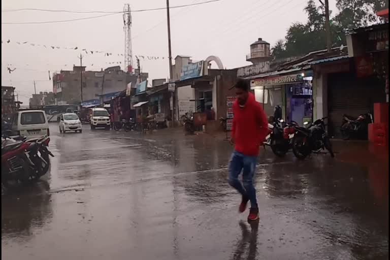 unseasonal rains increased the trouble of the people in surajpur