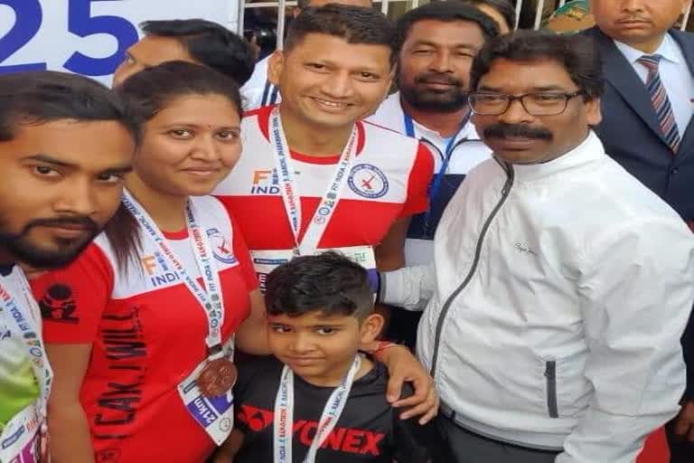 CM honoured Dumka SP including his wife and son in Run-Wo-thon