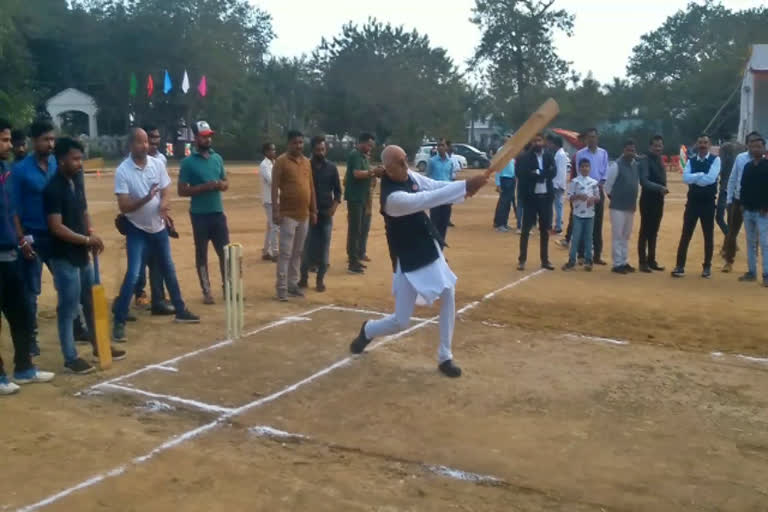 Minister TS Singhdev played cricket in ambikapur