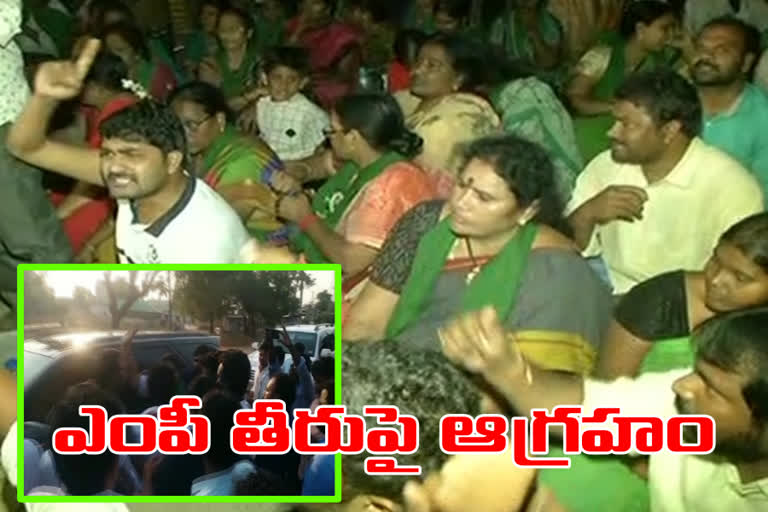 Amaravati Protesters agitation at police station