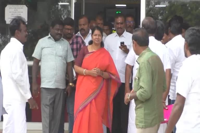 kanimozhi mp criticised  தூத்துக்குடி விமான நிலையம் கனிமொழி  அதிமுக ஆட்சிக் காலத்தில் கடன்சுமை அதிகம்  தமிழ்நாடு அரசின் கடன் தொகை  mp kanimozhi critizise about tn govt debt amount