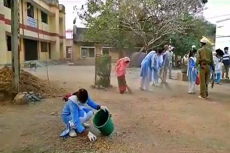 Cleanliness campaign in hospital premises in dongargarh