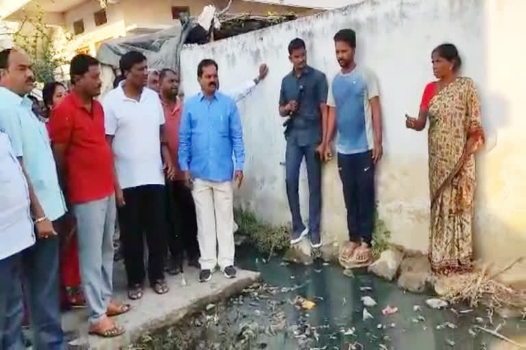 mla mahesh reddy spent the night in the colony at pargi vikarabad