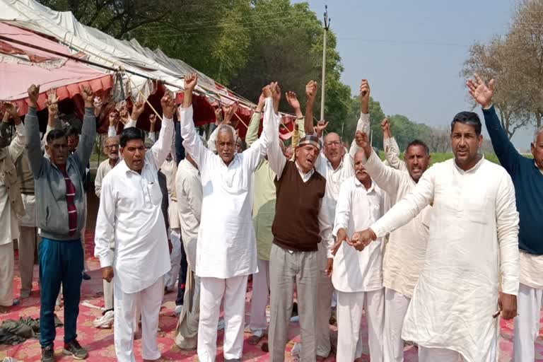 farmers protest for Compensation in charkhi dadri