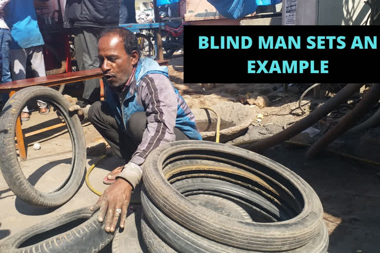 Uttar Pradesh: Blind man continues his job, sets an example