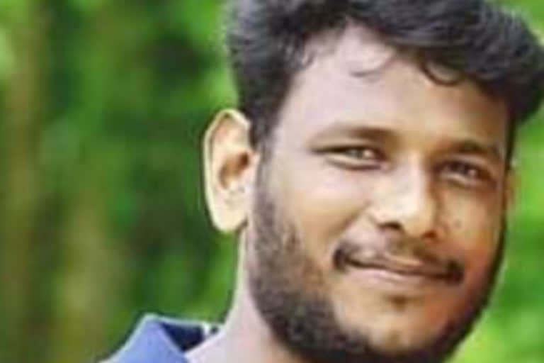 ആലപ്പുഴയില്‍ പശുവിനെ കുളിപ്പിക്കുന്നതിനിടെ യുവാവ് വൈദ്യുതിതാഘാതമേറ്റ് മരിച്ചു  latest alapuzha