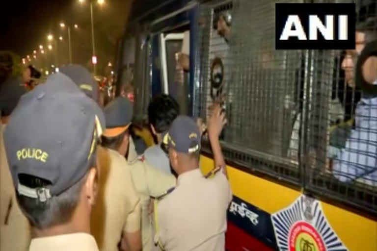 Mumbai: Police have detained the protesters who had gathered at Marine Drive to protest against yesterday's violence in Delhi