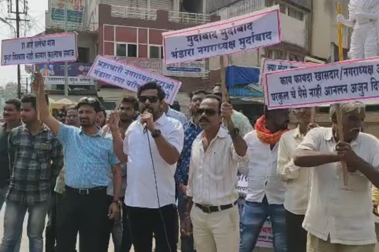 Agitation against Sunil Mendhe