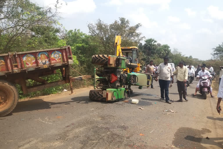 పశ్చిమగోదావరి జిల్లాలో ఘోర రోడ్డు ప్రమాదం... ఒకరు మృతి