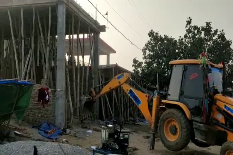 अतिक्रमण किया ध्वस्त, Encroached demolished